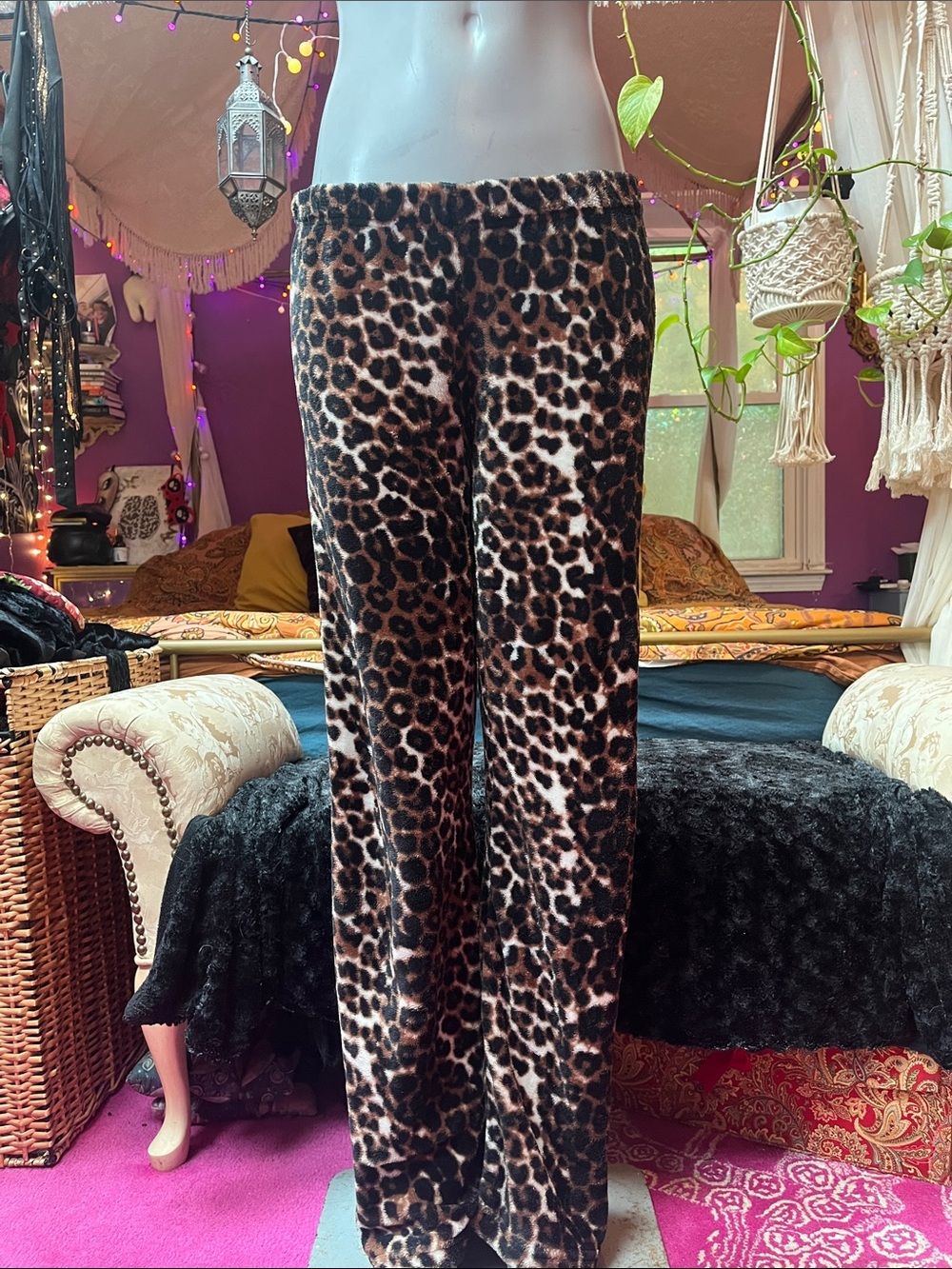 Y2K Rue 21 leopard print fuzzy plush pajama pants